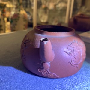 Deux théières en grès de Yixing et un groupe en famille rose figurant Shou Lao, Kangxi et 20ème — photo 35