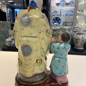 Deux théières en grès de Yixing et un groupe en famille rose figurant Shou Lao, Kangxi et 20ème — photo 9