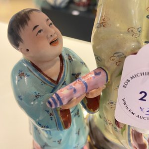 Deux théières en grès de Yixing et un groupe en famille rose figurant Shou Lao, Kangxi et 20ème — photo 10