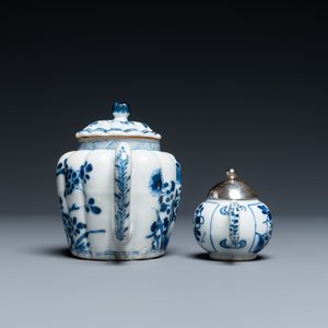 Deux théières en porcelaine de Chine en bleu et blanc, Kangxi/Qianlong — photo 5