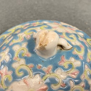 Deux théières en porcelaine de Chine famille rose pour le marché Straits ou Peranakan, 19ème — photo 8