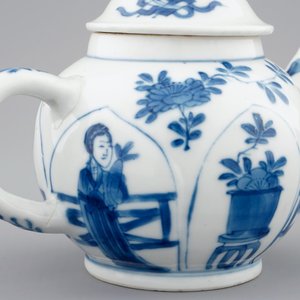 Deux théières et couvercles en porcelaine de Chine bleu et blanc, Kangxi — photo 9