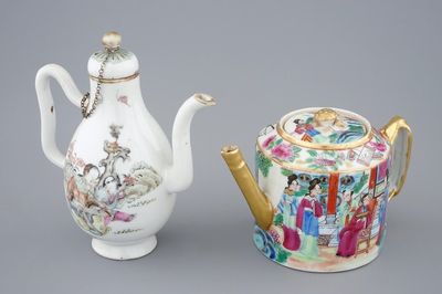 Deux théières et couvercles en porcelaine de Chine famille rose, 19/20ème