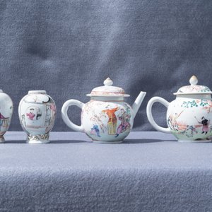 Deux théières et deux boîtes à thé en porcelaine de Chine famille rose, Qianlong — photo 15