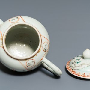 Deux théières et deux tasses et leur soucoupes en porcelaine de Chine famille rose, Qianlong — photo 13