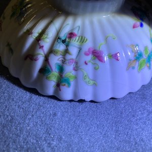 Deux théières et quatre bols couverts sur supports en porcelaine de Chine famille rose, 19ème — photo 24