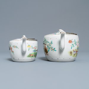 Deux théières et quatre bols couverts sur supports en porcelaine de Chine famille rose, 19ème — photo 13