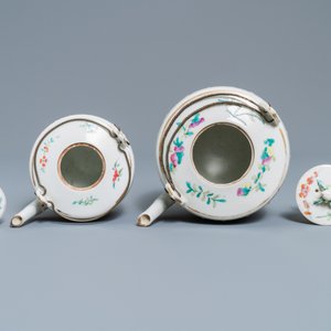 Deux théières et quatre bols couverts sur supports en porcelaine de Chine famille rose, 19ème — photo 16