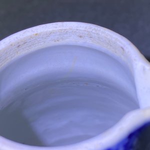 Deux théières et un cremier en porcelaine de Chine en bleu et blanc, Yongzheng — photo 12