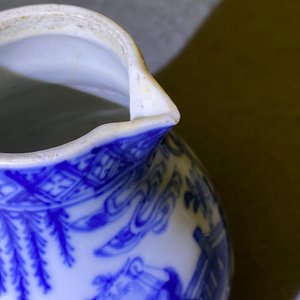 Deux théières et un cremier en porcelaine de Chine en bleu et blanc, Yongzheng — photo 13