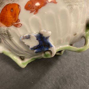Deux théières et un support en porcelaine de Chine en rouge de fer et doré, Kangxi/Yongzheng — photo 16