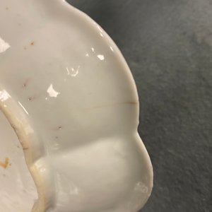 Deux théières et un support en porcelaine de Chine en rouge de fer et doré, Kangxi/Yongzheng — photo 22