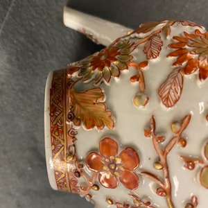 Deux théières et un support en porcelaine de Chine en rouge de fer et doré, Kangxi/Yongzheng — photo 24