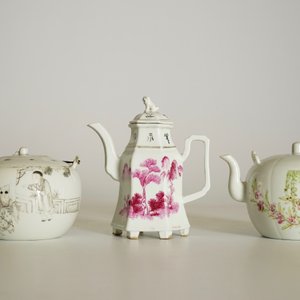 Deux théières et une verseuse à vin en porcelaine de Chine qianjiang cai, 19/20ème — photo 8