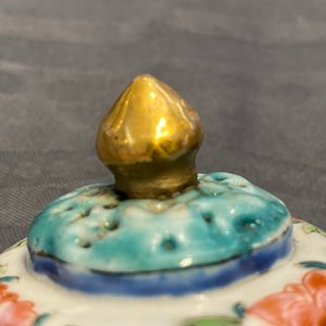 Deux théières et une verseuse couverte en porcelaine de Chine famille, Yongzheng/Qianlong — photo 18