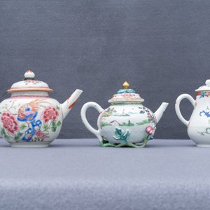 Deux théières et une verseuse couverte en porcelaine de Chine famille, Yongzheng/Qianlong — photo 26