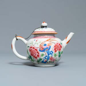 Deux théières et une verseuse couverte en porcelaine de Chine famille, Yongzheng/Qianlong — photo 8