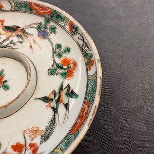 Deux trembleuses, une théière et une assiette en porcelaine de Chine famille verte, Kangxi — photo 16