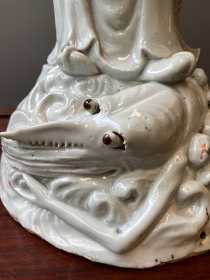 Deux très grandes sculptures de Luohan en porcelaine de Chine en blanc monochrome, Qianlong/Jiaqing — photo 21