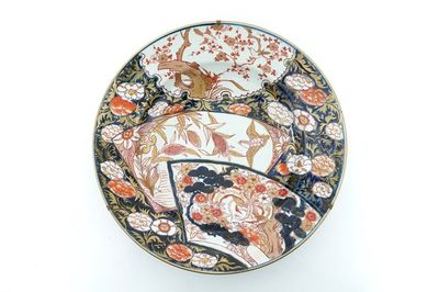 Deux très grands plats en porcelaine Imari de Japon, 17/18ème
