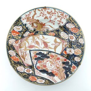 Deux très grands plats en porcelaine Imari de Japon, 17/18ème — photo 1
