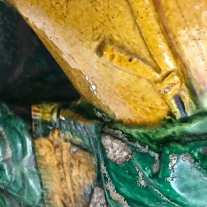 Deux tuiles faitières émaillées jaune et vert en forme de cavaliers, Ming — photo 23