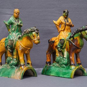 Deux tuiles faitières émaillées jaune et vert en forme de cavaliers, Ming — photo 27