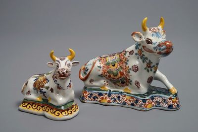 Deux vaches en faïence polychrome de Delft, 18ème