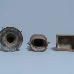 Deux vases archaïques et un brûle-parfum en bronze, Chine, 18/19ème — photo 6