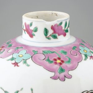 Deux vases couverts en porcelaine de Chine famille rose, 18/19ème — photo 8
