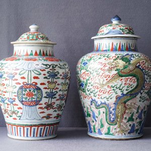 Deux vases couverts en porcelaine de Chine wucai, époque Transition — photo 48