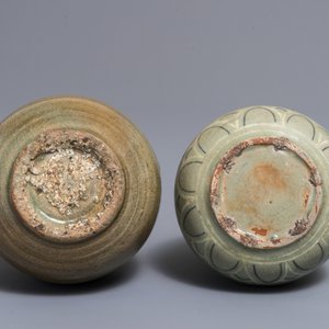 Deux vases de forme bouteille en porcelaine céladon de Corée, Goryeo et Joseon — photo 5