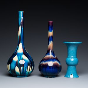 Deux vases de forme bouteille en porcelaine d'Awaji de Japon à émail flambé et un vase en porcelaine de Chine à émail œuf de rouge-gorge, 19/20ème — photo 4
