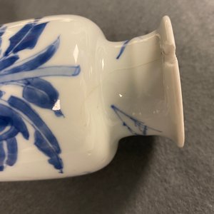 Deux vases de forme rouleau en porcelaine de Chine en bleu et blanc, Kangxi — photo 12