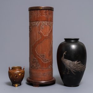 Deux vases en bronze incrusté et un ikebana à décor d'un aigle, Japon, Meiji, 19/20ème — photo 2