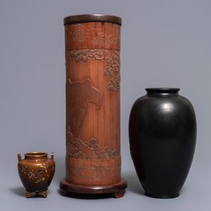 Deux vases en bronze incrusté et un ikebana à décor d'un aigle, Japon, Meiji, 19/20ème — photo 4