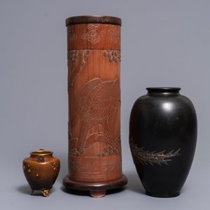 Deux vases en bronze incrusté et un ikebana à décor d'un aigle, Japon, Meiji, 19/20ème — photo 5