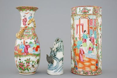 Deux vases en porcelaine de Canton famille rose et un poisson d'Arita, Japon, 19ème