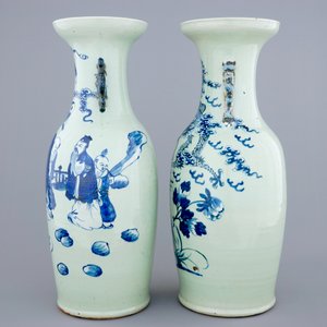 Deux vases en porcelaine de Chine à décor bleu et blanc sur fond céladon, 19ème — photo 2