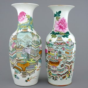 Deux vases en porcelaine de Chine à décor qianjiang cai d'objets précieux, 19/20ème — photo 1