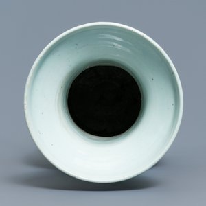Deux vases en porcelaine de Chine à fond céladon et un en rouge de fer et doré, 19ème — photo 11