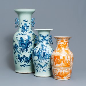 Deux vases en porcelaine de Chine à fond céladon et un en rouge de fer et doré, 19ème — photo 2