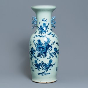 Deux vases en porcelaine de Chine à fond céladon et un en rouge de fer et doré, 19ème — photo 5