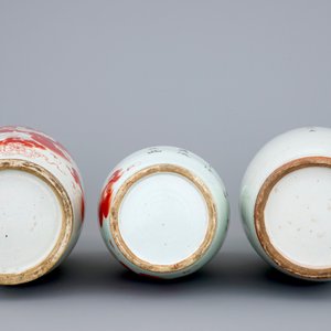 Deux vases en porcelaine de Chine aux chiens de fo et un vase aux femmes dans un jardin, 19/20ème — photo 5