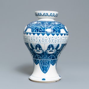Deux vases en porcelaine de Chine en bleu et blanc, 19ème — photo 4