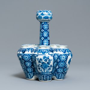 Deux vases en porcelaine de Chine en bleu et blanc, 19ème — photo 10