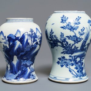 Deux vases en porcelaine de Chine en bleu et blanc, Kangxi — photo 4