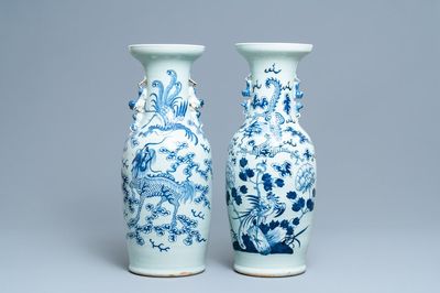 Deux vases en porcelaine de Chine en bleu et blanc sur fond céladon, 19ème