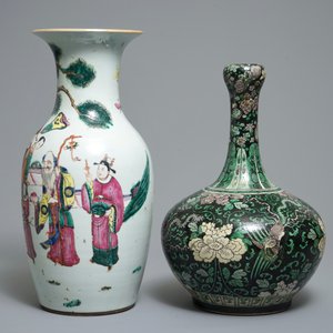 Deux vases en porcelaine de Chine famille noire et famille rose, 19ème — photo 4