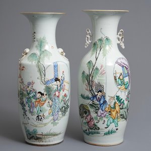 Deux vases en porcelaine de Chine famille rose, 19/20ème — photo 1